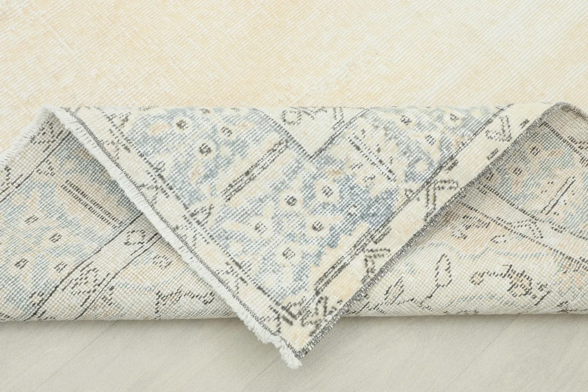 Folded corner revealing the reverse side of the hand-knotted wool and cotton foundation