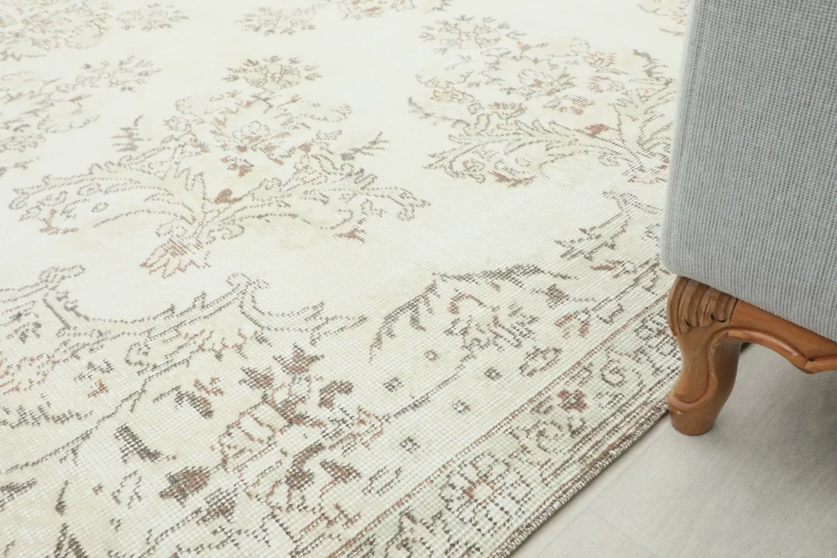 Rug detail next to a furniture leg, illustrating the rug's placement in a room.