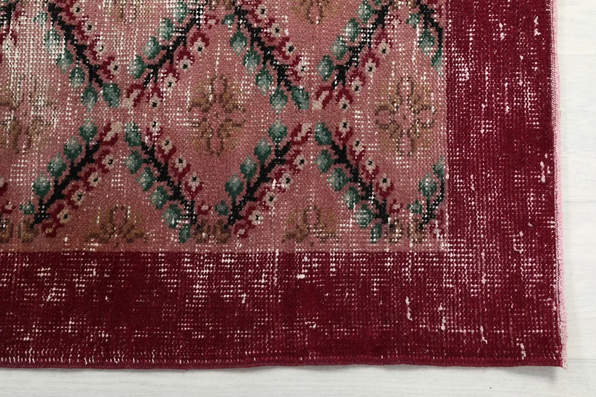 Detailed view of the rose field with geometric patterns and the distressed red border