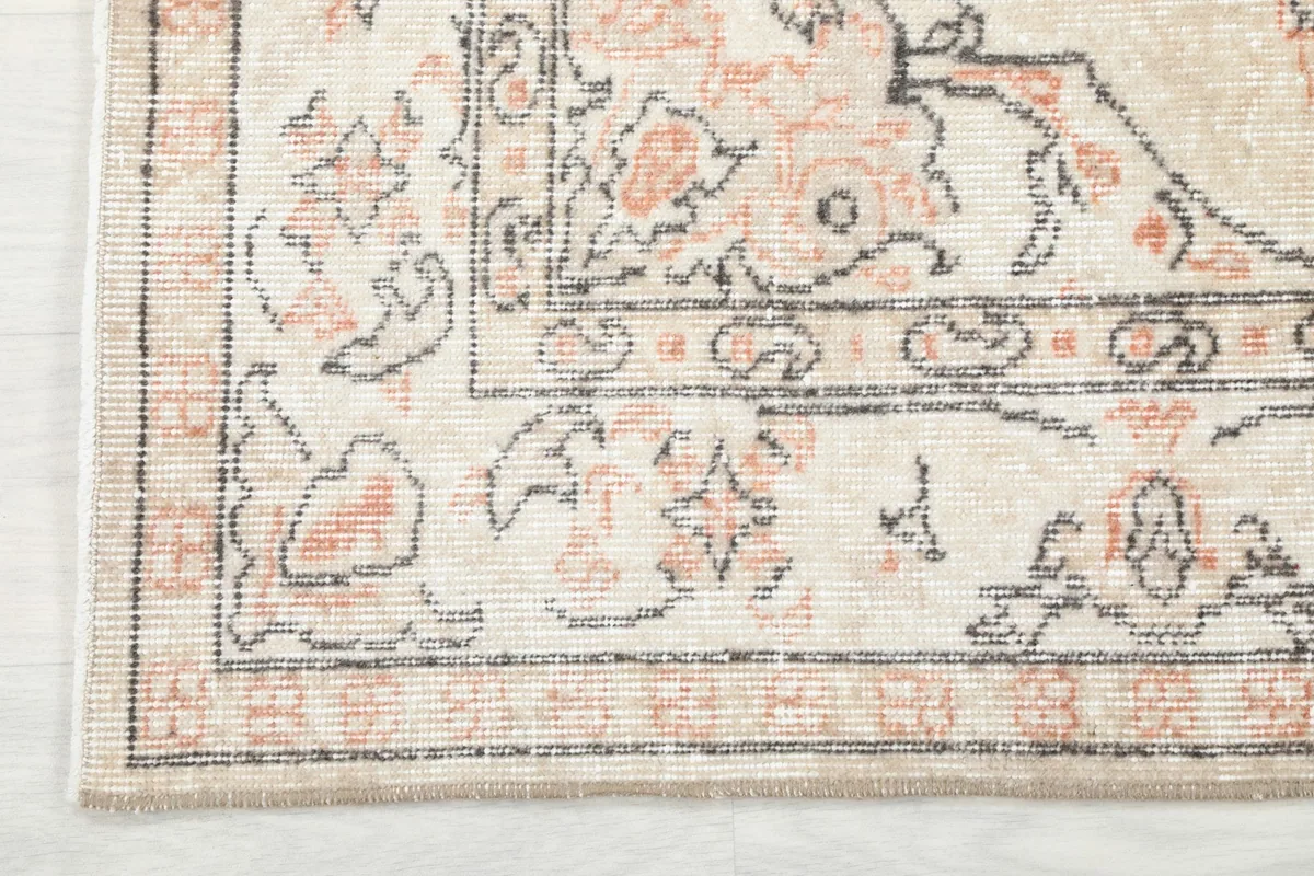 Close-up of the rug's outer border pattern and corner detail