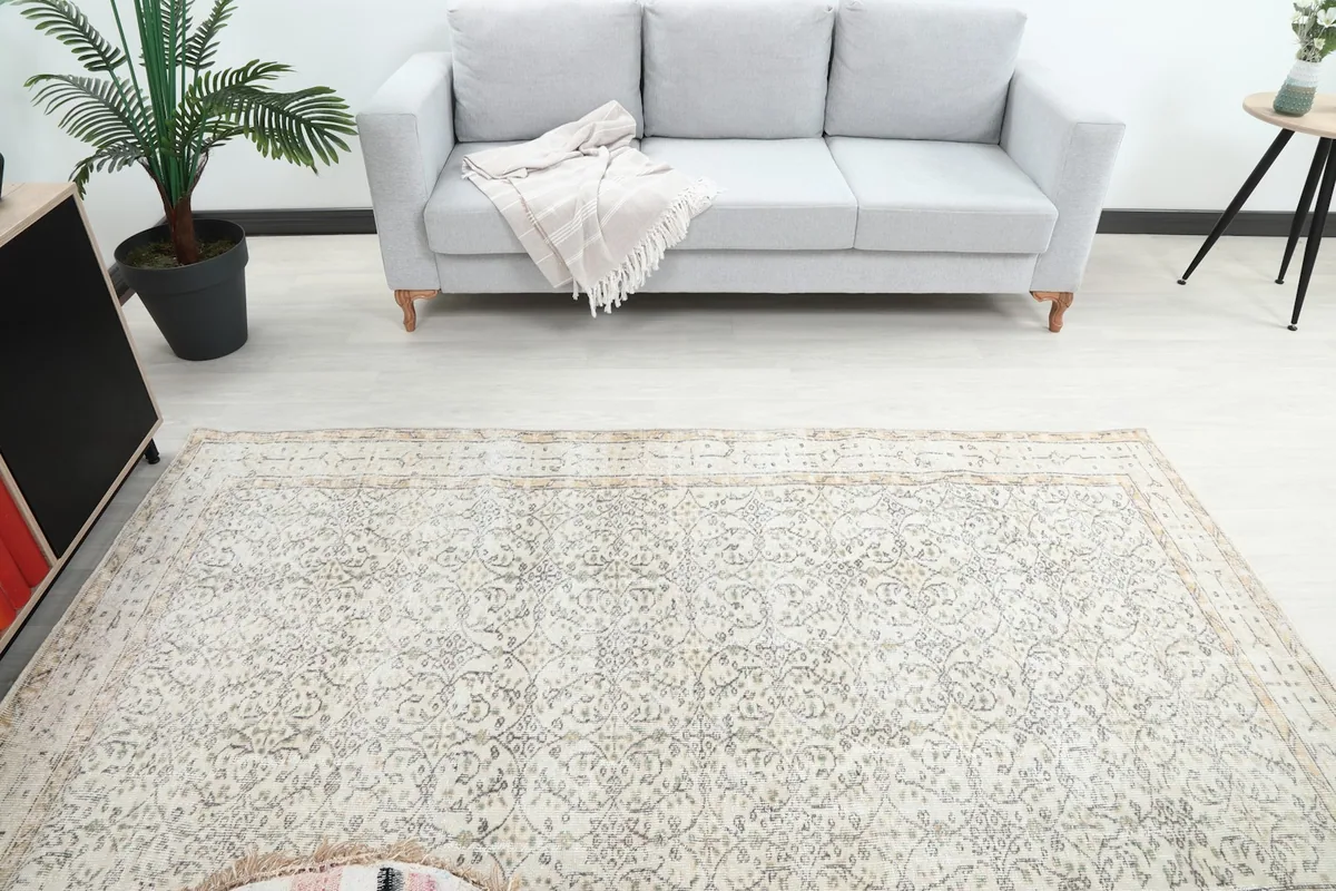 Overhead perspective of the cream floral medallion rug in a room