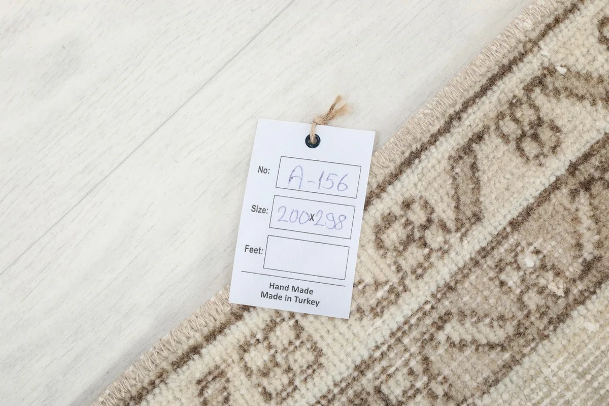 Tag showing the rug's item number and size (200x298 cm), confirming hand-made origin from Turkey