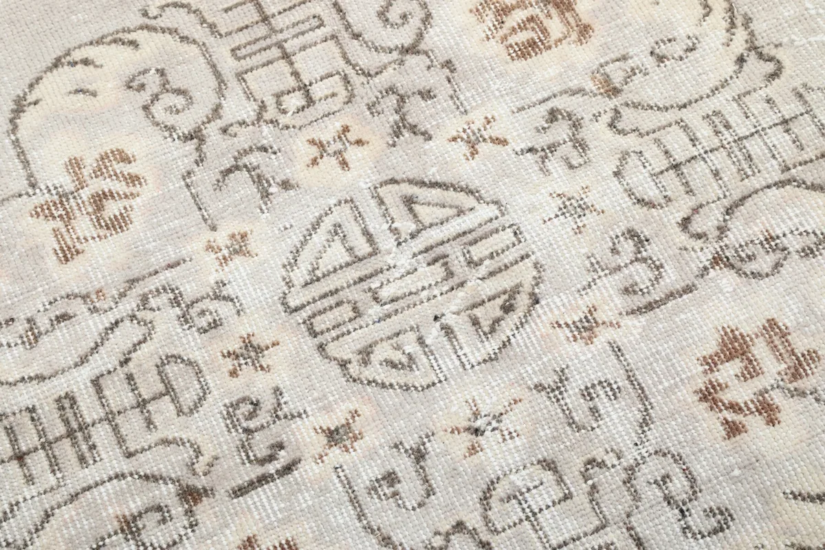 Detailed view of the hand-knotted wool pile showing the intricate medallion pattern