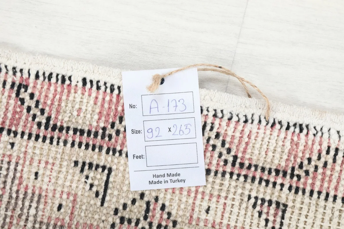 Tag displaying the rug's dimensions and 'Hand Made in Turkey' on the reverse side
