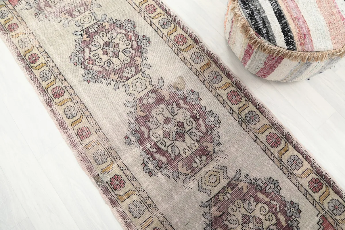 Diagonal view of the rug, emphasizing its length and the repetition of the central geometric motifs.