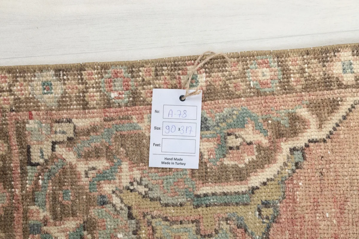 Tag showing the rug's dimensions and origin, placed on the corner of the runner