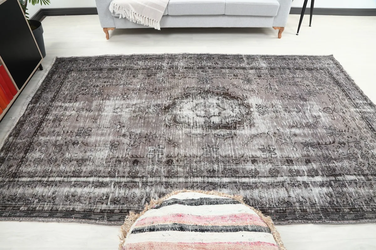 Full overhead perspective of the gray and charcoal rug, centered in the room