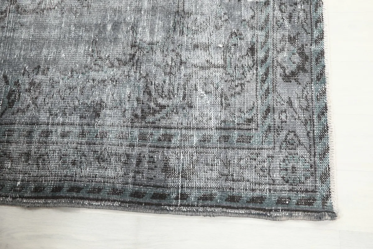 Detailed view of the corner and border design of the hand-knotted vintage rug