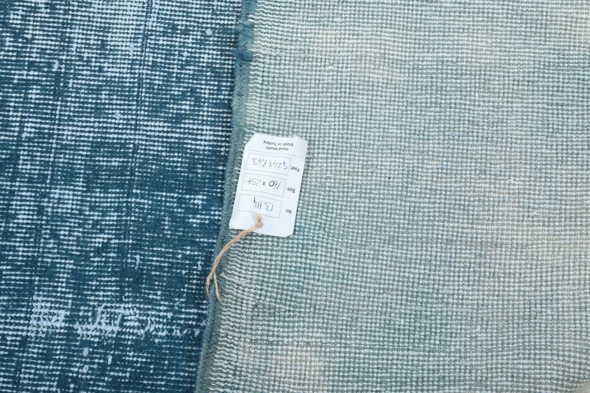 Label attached to the back of the rug, showing its dimensions and origin.