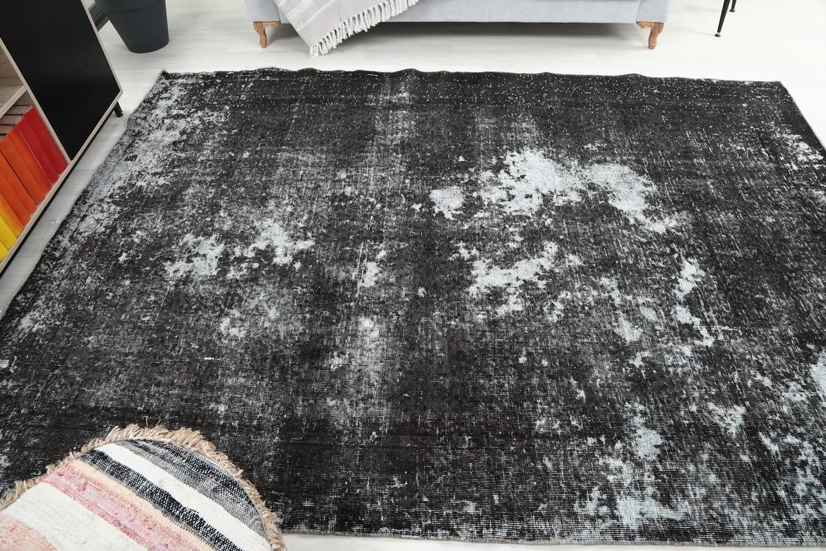 Full overhead shot of the rug from a slightly different perspective