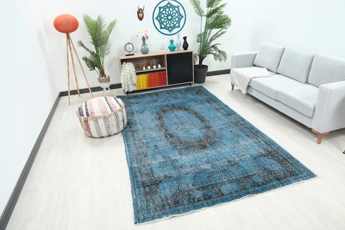 Angle view of the blue and charcoal rug placed in a bright living room