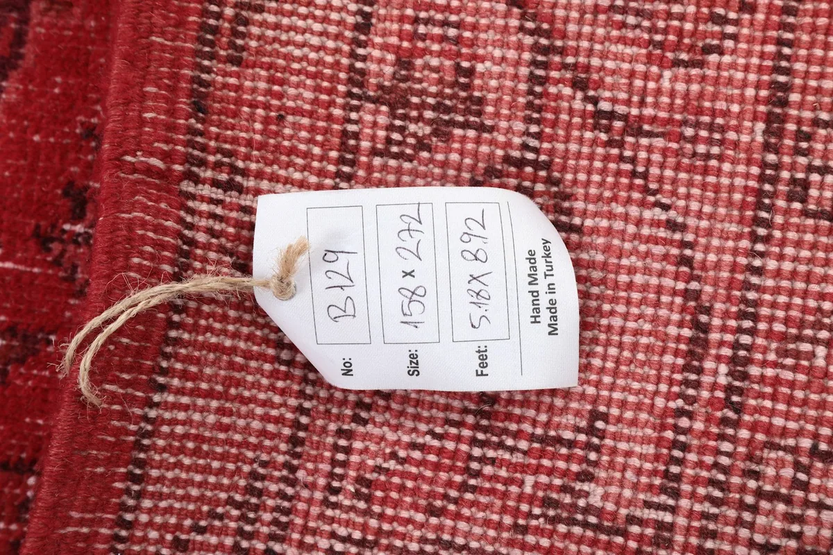 Label attached to the rug, displaying its dimensions in centimeters and feet, confirming origin from Turkey.