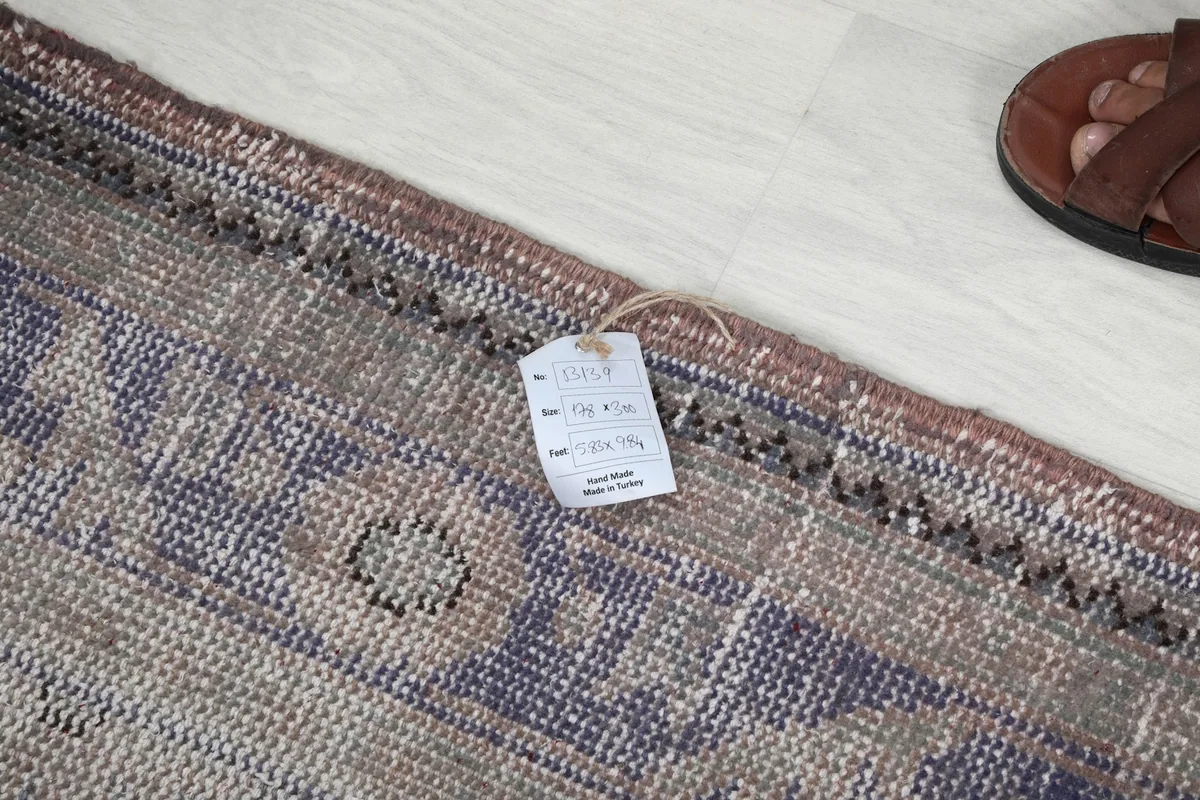 Close-up of the rug's edge and tag with size information