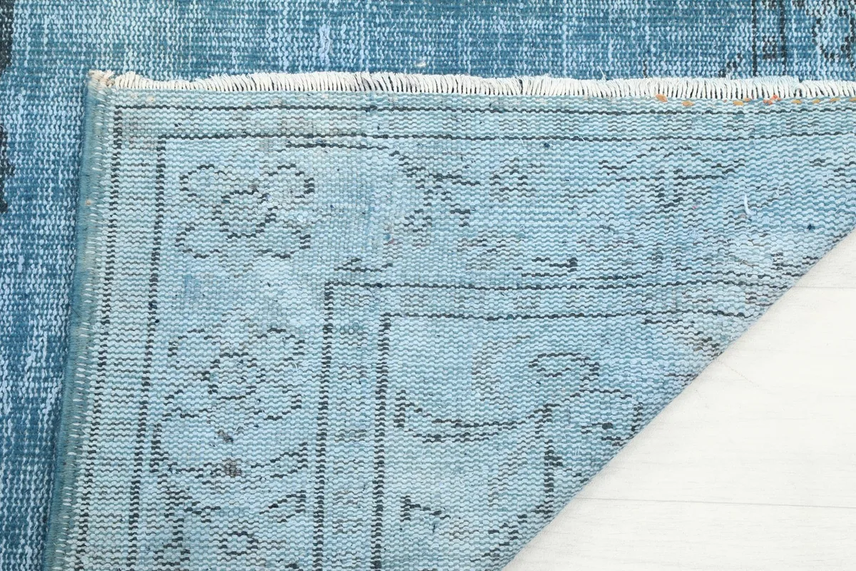 Close-up of the rug's fringe and the back of the border, showing construction details