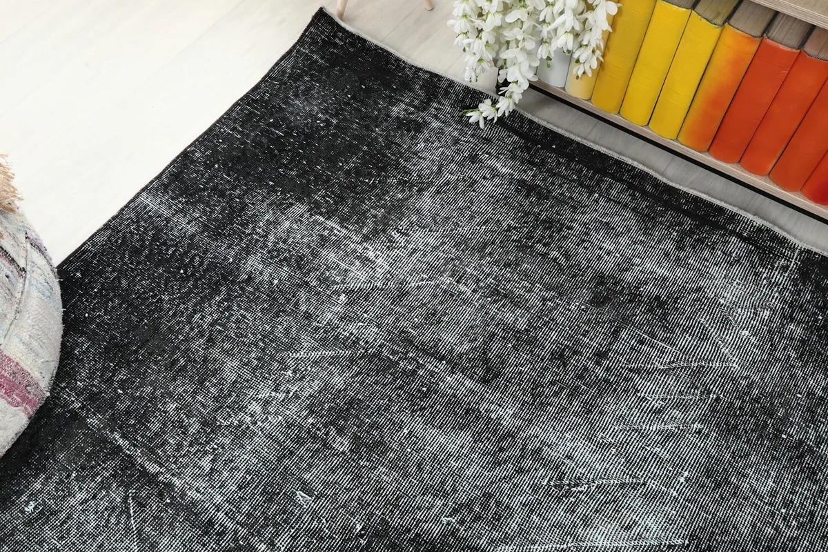 Corner view of the charcoal and gray rug, highlighting its placement in a room
