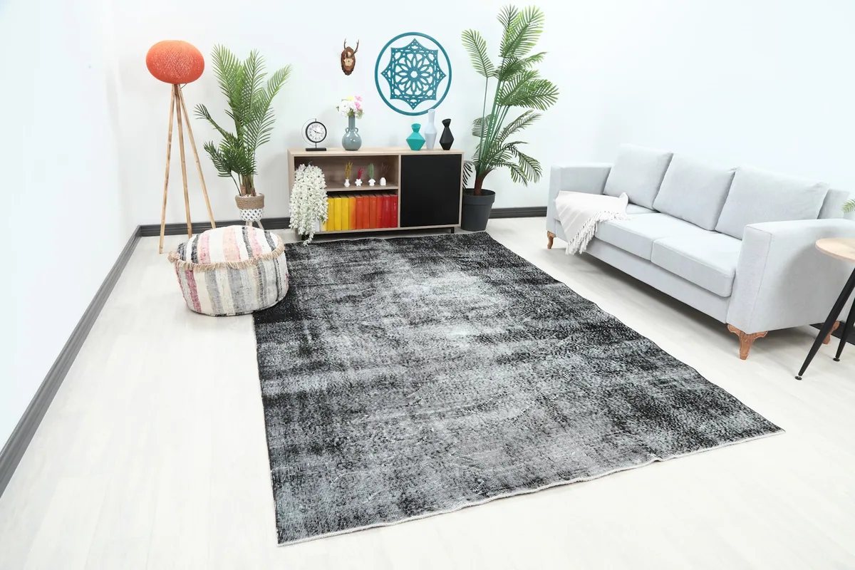 Wide shot of the charcoal and gray distressed rug in a contemporary living space