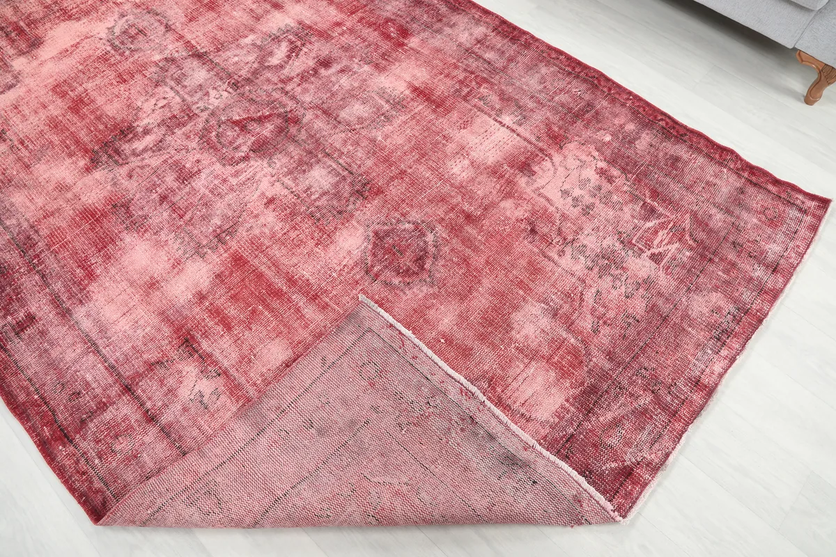 View of the underside of the Faded Rose Geometric Vintage Rug, showing the cotton foundation.