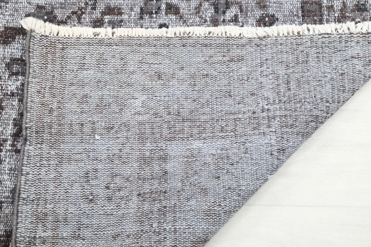 Detailed shot of the cotton foundation and the short, natural fringe