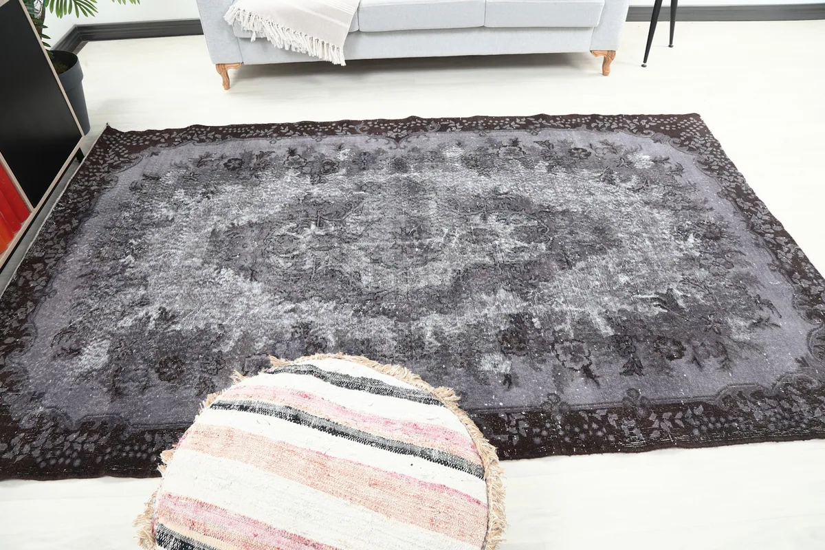 Overhead perspective of the gray and charcoal rug in a living room setup