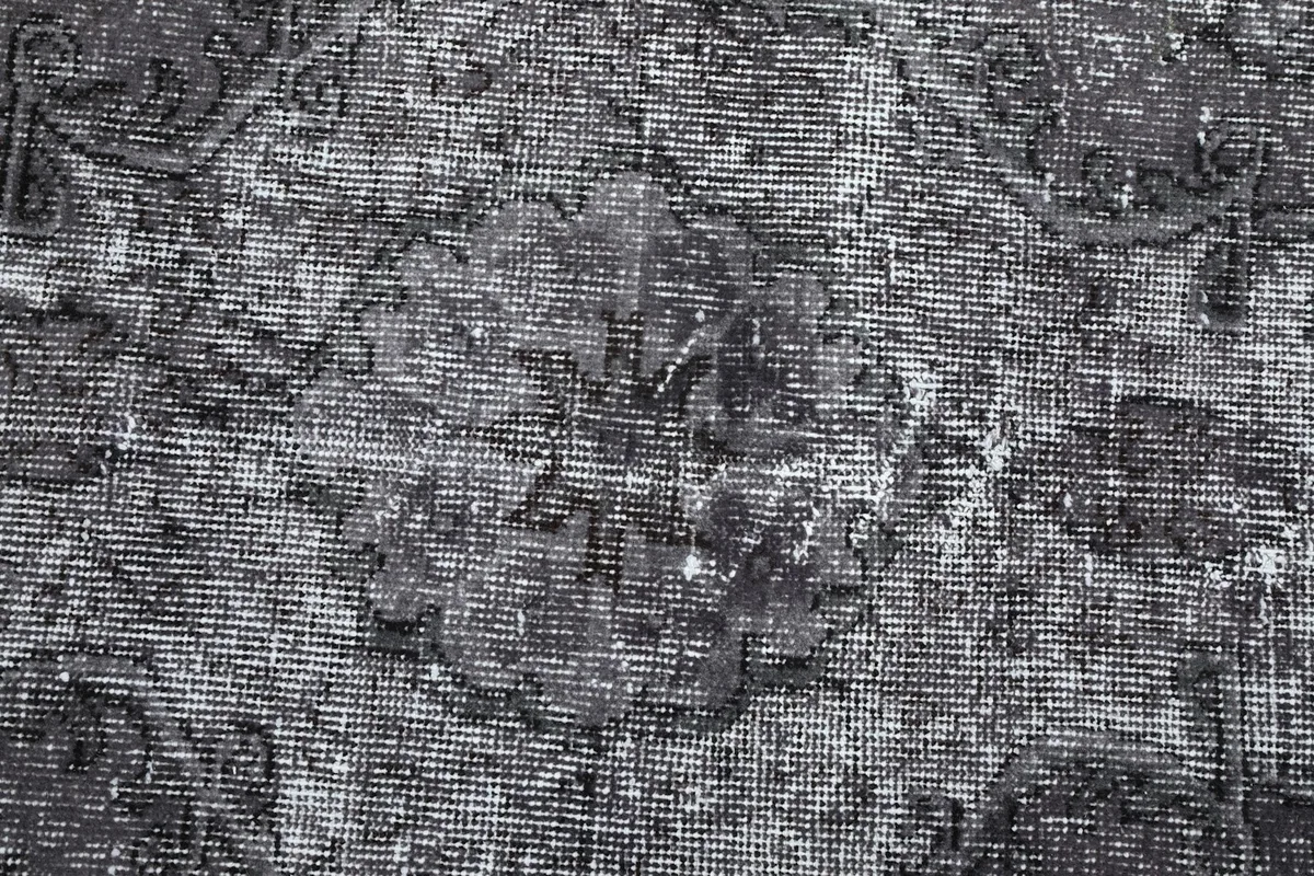 Close-up of the rug's wool pile and hand-knotted weave, highlighting pattern detail