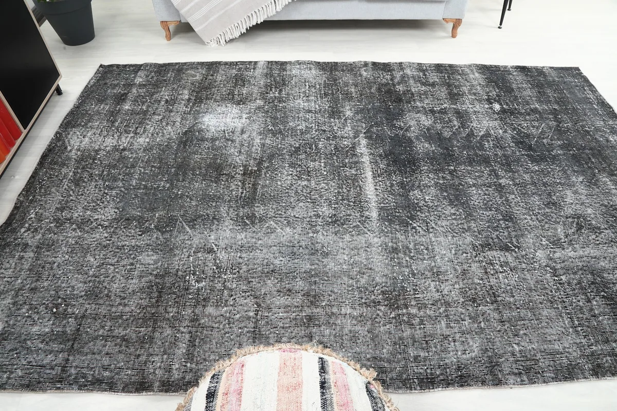 Full overhead shot of the rug from a slightly different perspective