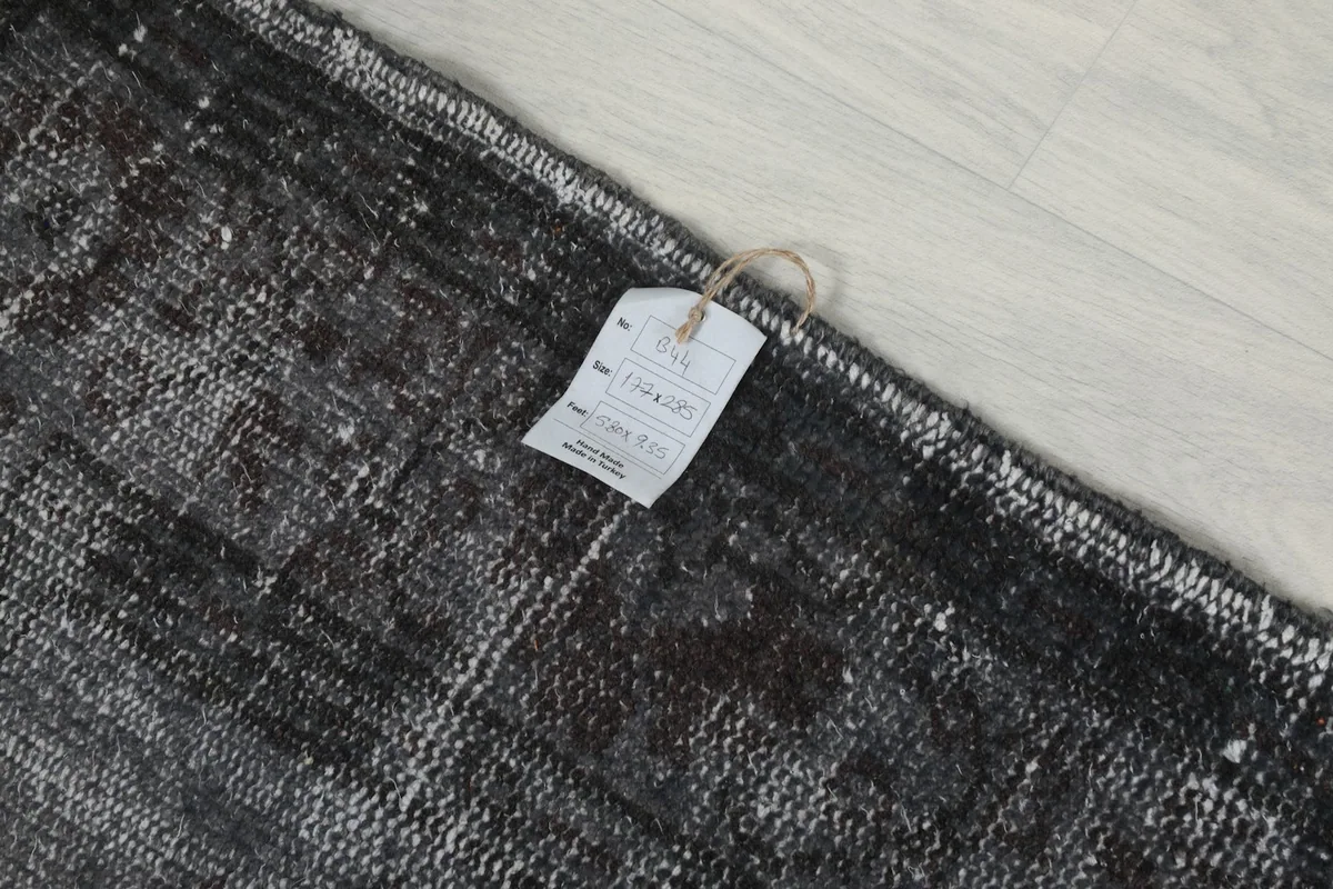 Care tag attached to the rug, displaying size and material information