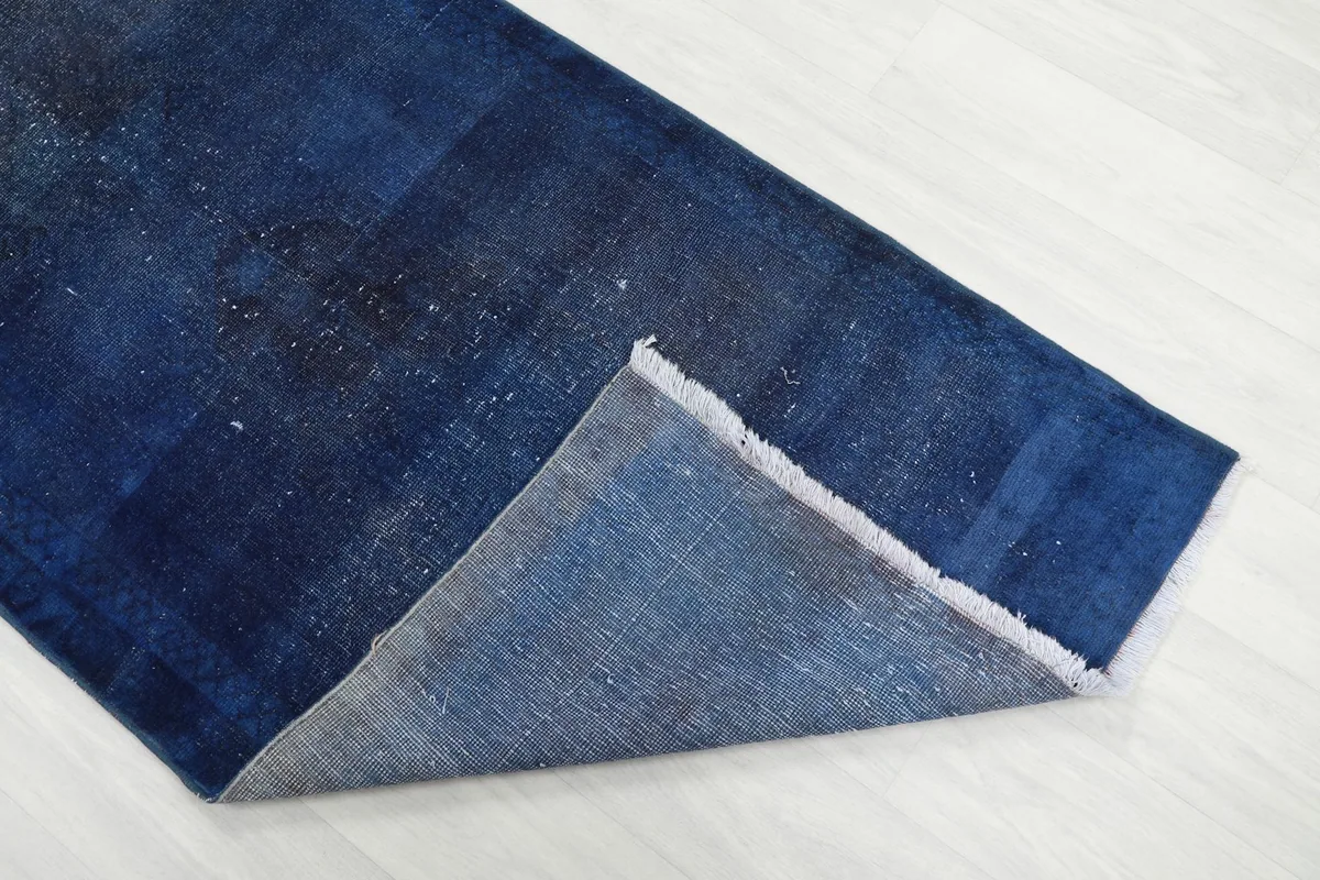 Corner of the runner folded back, revealing the cotton foundation
