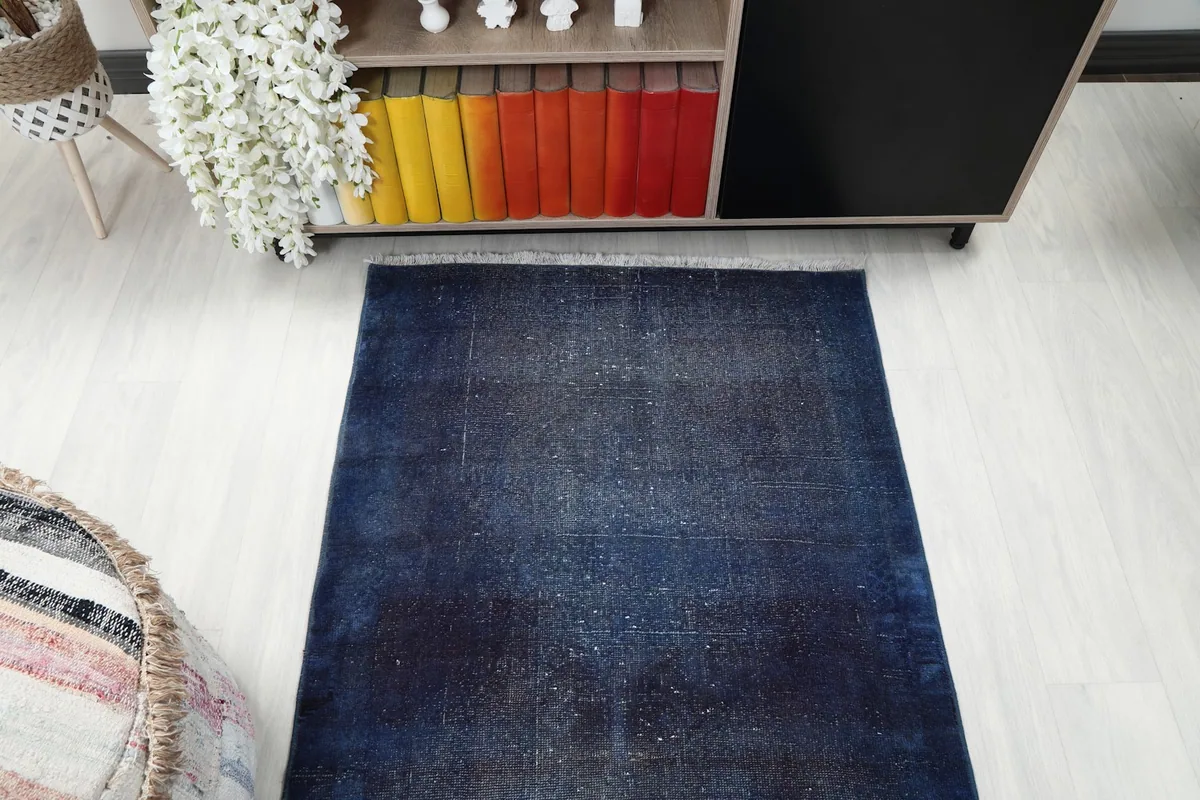 Overhead view of the runner's top portion, showing the distressed pattern