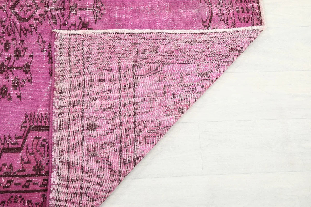 Detail of the back of the rug, showing the knotting and cotton foundation
