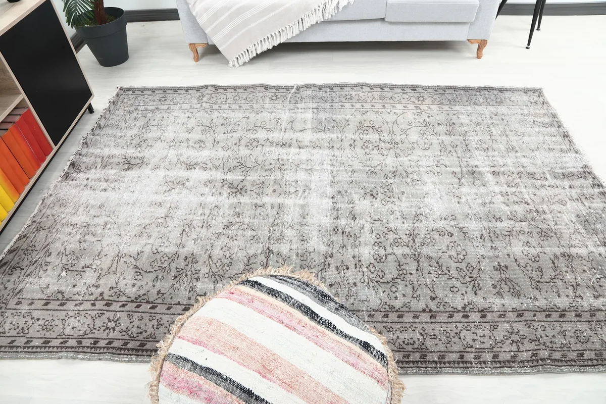 Full overhead shot of the gray rug in a room, demonstrating its medium size