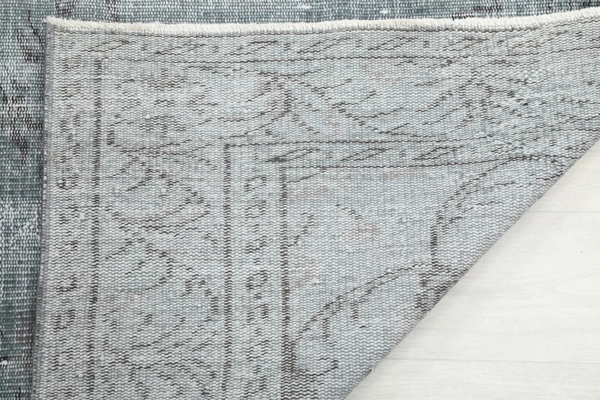 Detailed view of the rug's reverse side, showing the intricate knotting and border construction