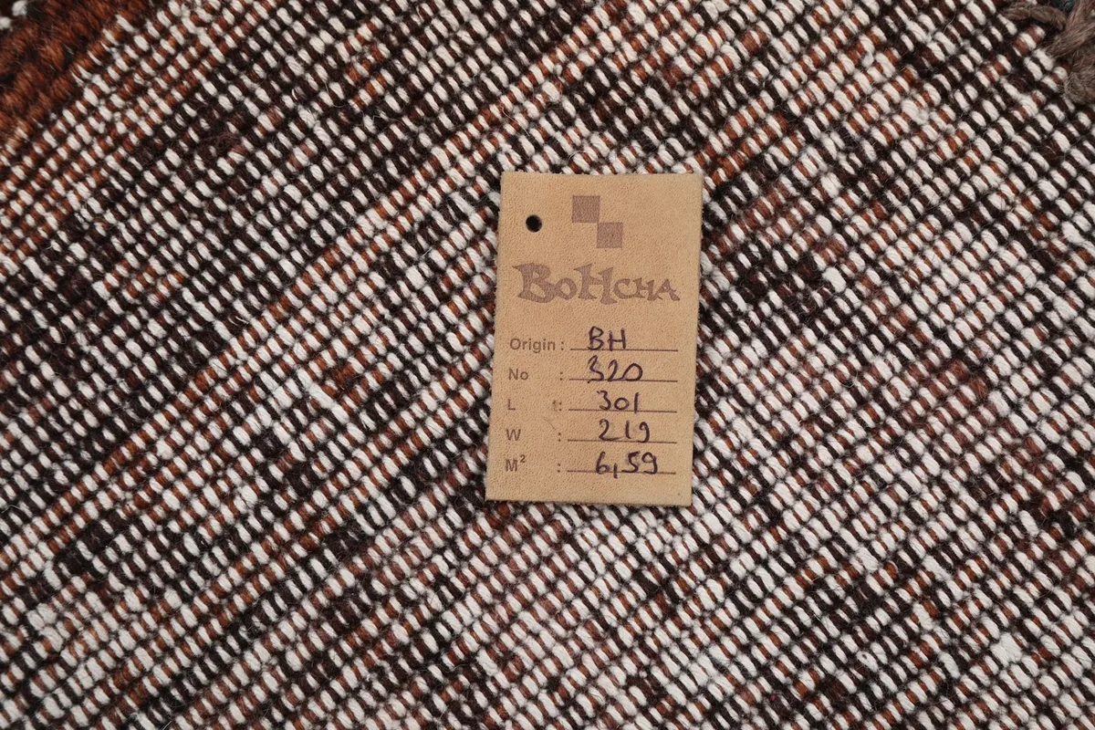 Tag displaying rug information including size and origin on the back of the rug