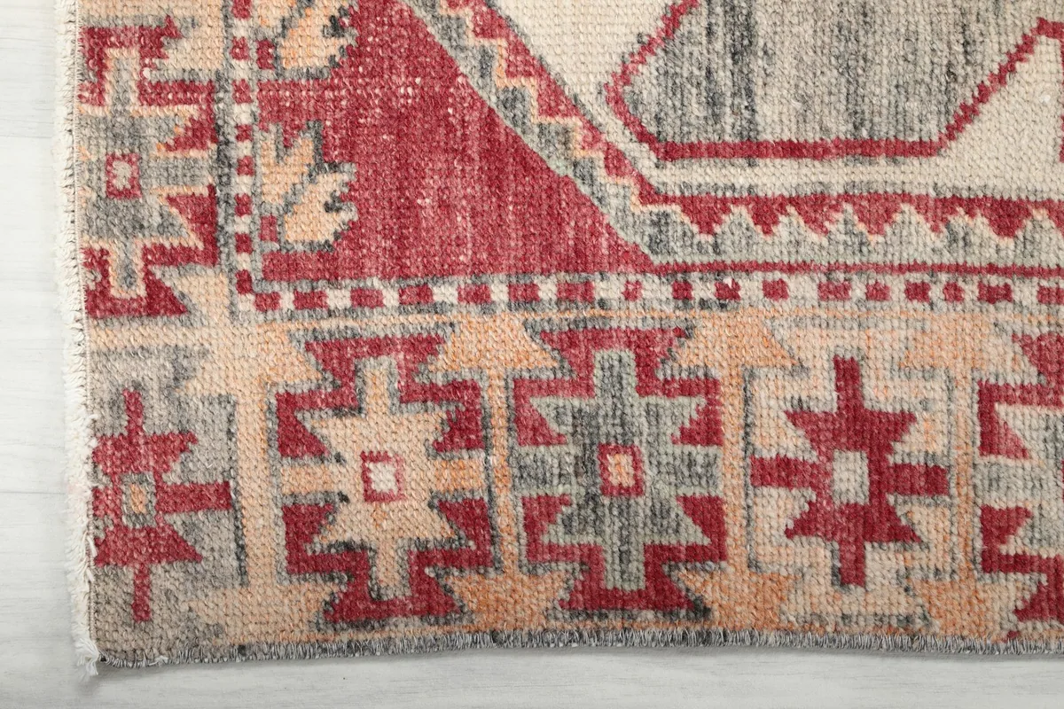 Close-up of the runner's border design and end finishing