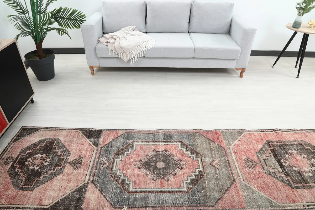 Overhead view showing the runner's placement in front of a gray couch