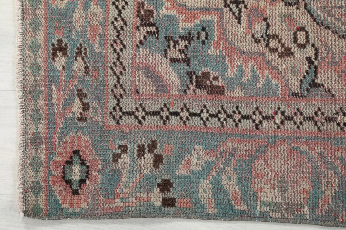 Detail of the blue border with geometric patterns and a corner design