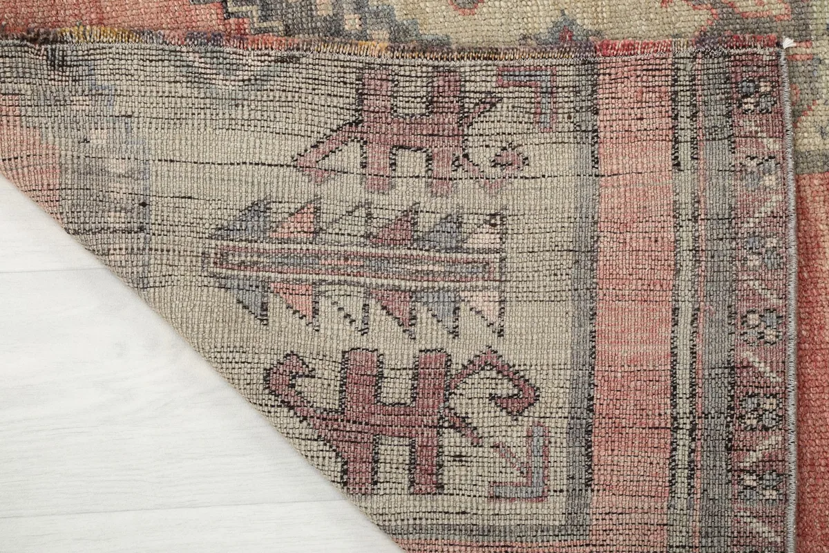 Close-up of the rug's reverse side, revealing the cotton foundation and knotting detail
