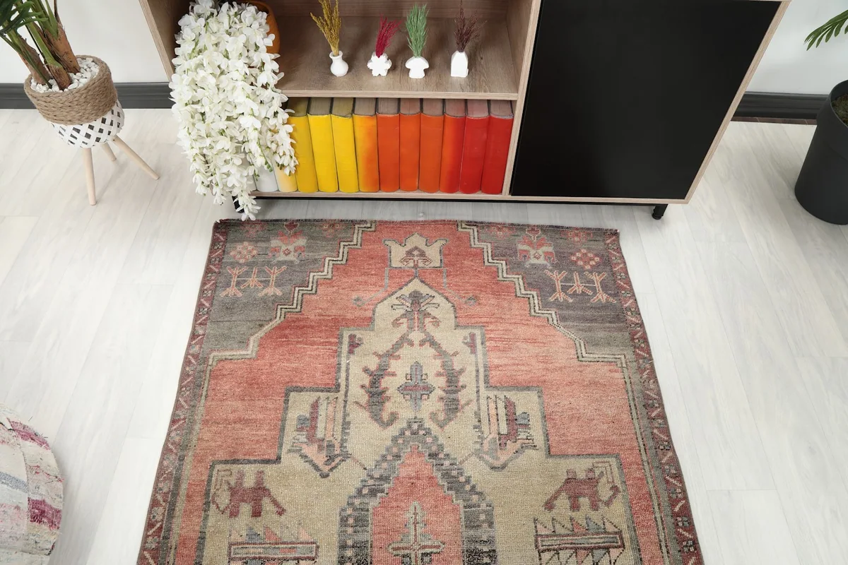 Overhead view of one end of the rose and beige runner, detailing the geometric patterns