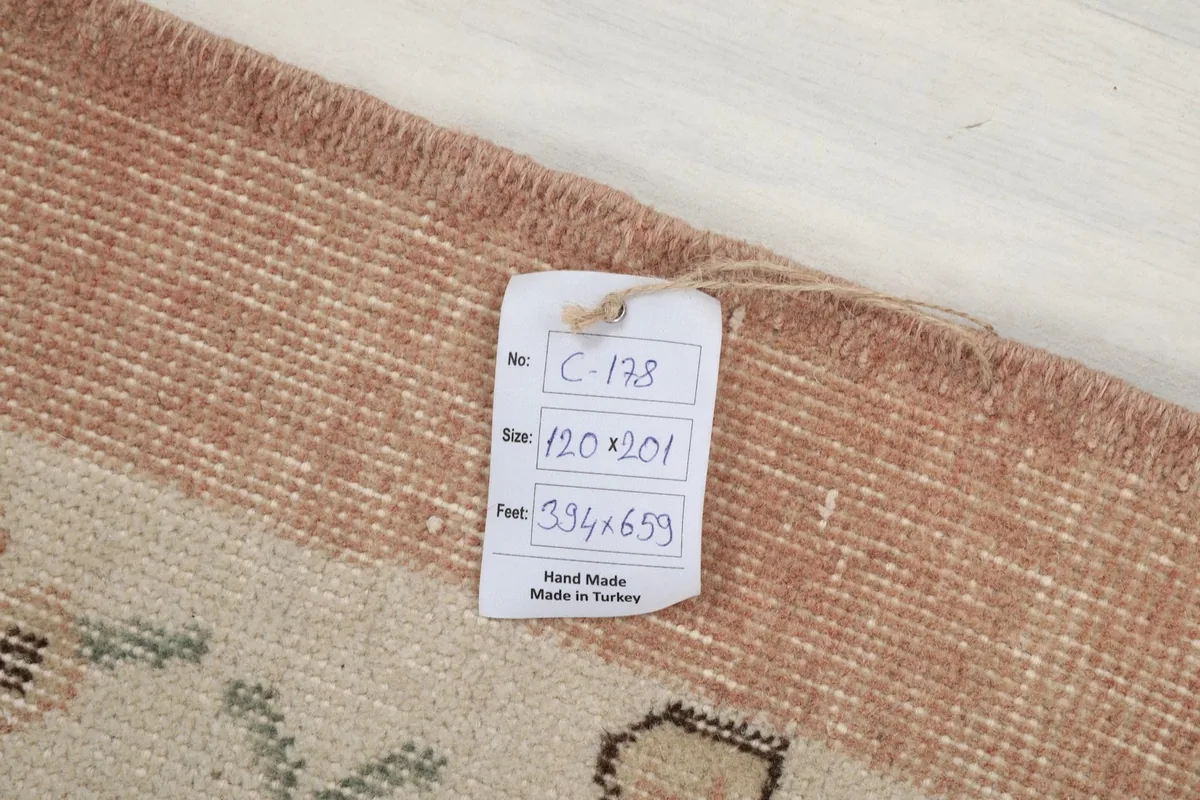 Label attached to the back of the rug, indicating size and origin