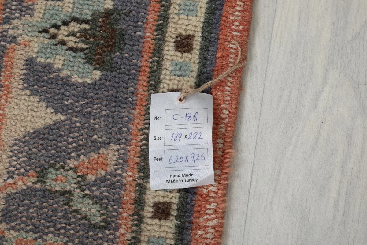 Tag showing the dimensions and origin of the hand-knotted Anatolian vintage rug