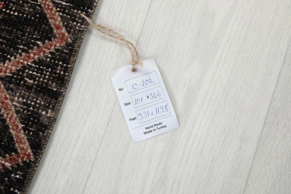 Tag displaying the rug's dimensions and origin as hand-made in Turkey