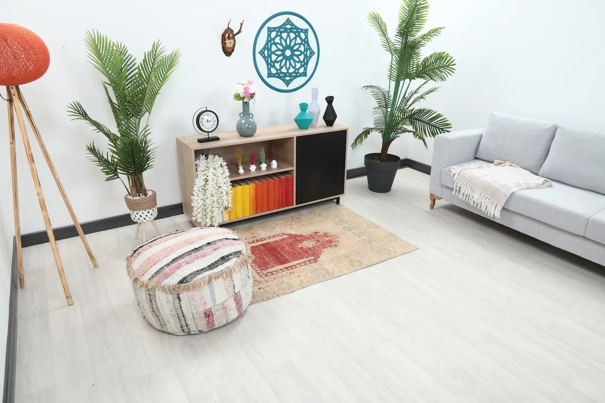 Overview of the hand-knotted rug in a living space, showcasing its size and colors.
