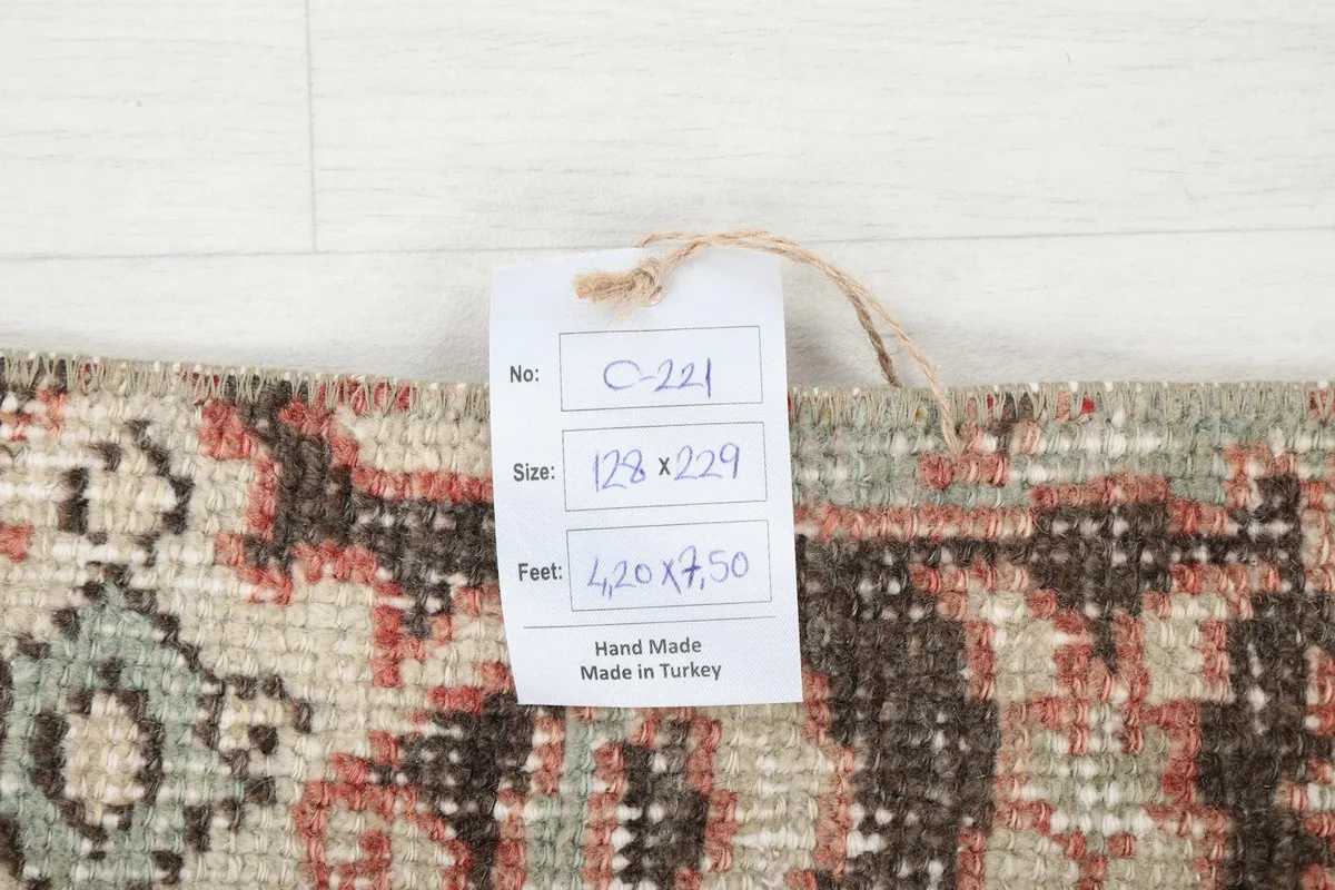 Tag displaying the rug's dimensions in centimeters and feet, confirming its origin from Turkey