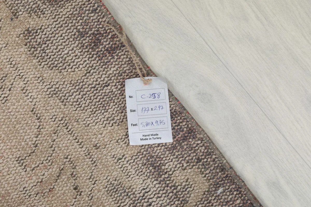 Product tag attached to the rug, showing details like size (177x297 cm) and 'Hand Made in Turkey'