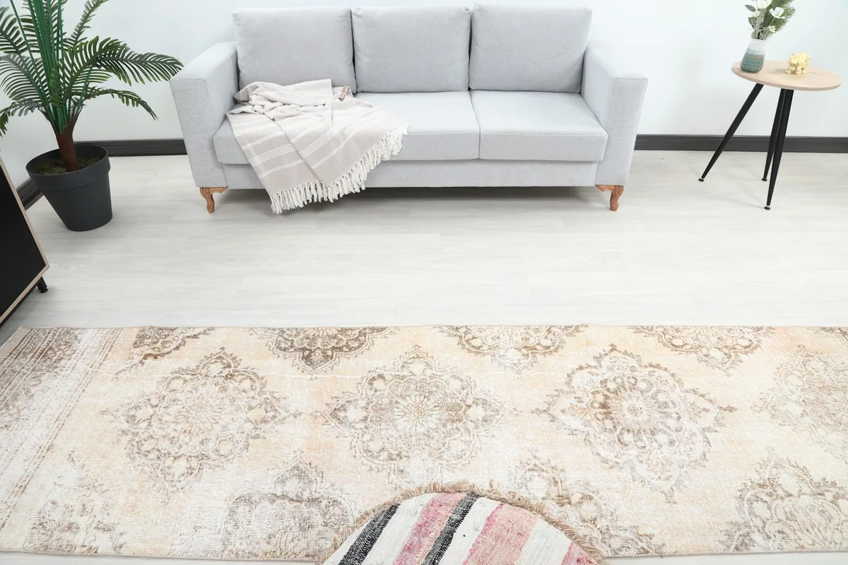 Overhead view of the runner extending towards a light gray sofa, showcasing its full design.