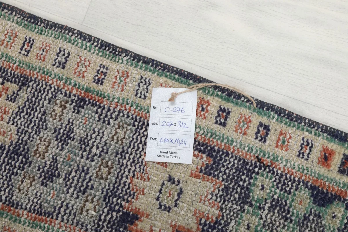 Close-up of the rug's reverse side with a product tag attached, showing construction details