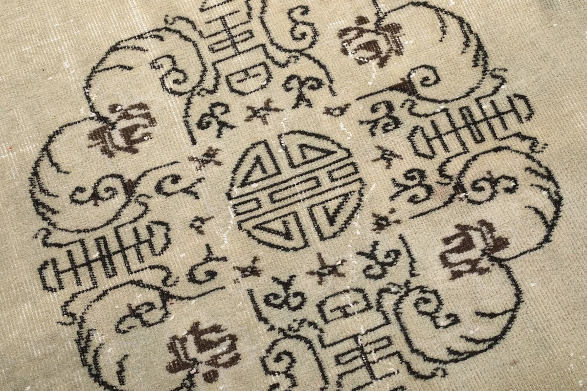 Macro detail of the hand-knotted texture and intricate lines of the central medallion.