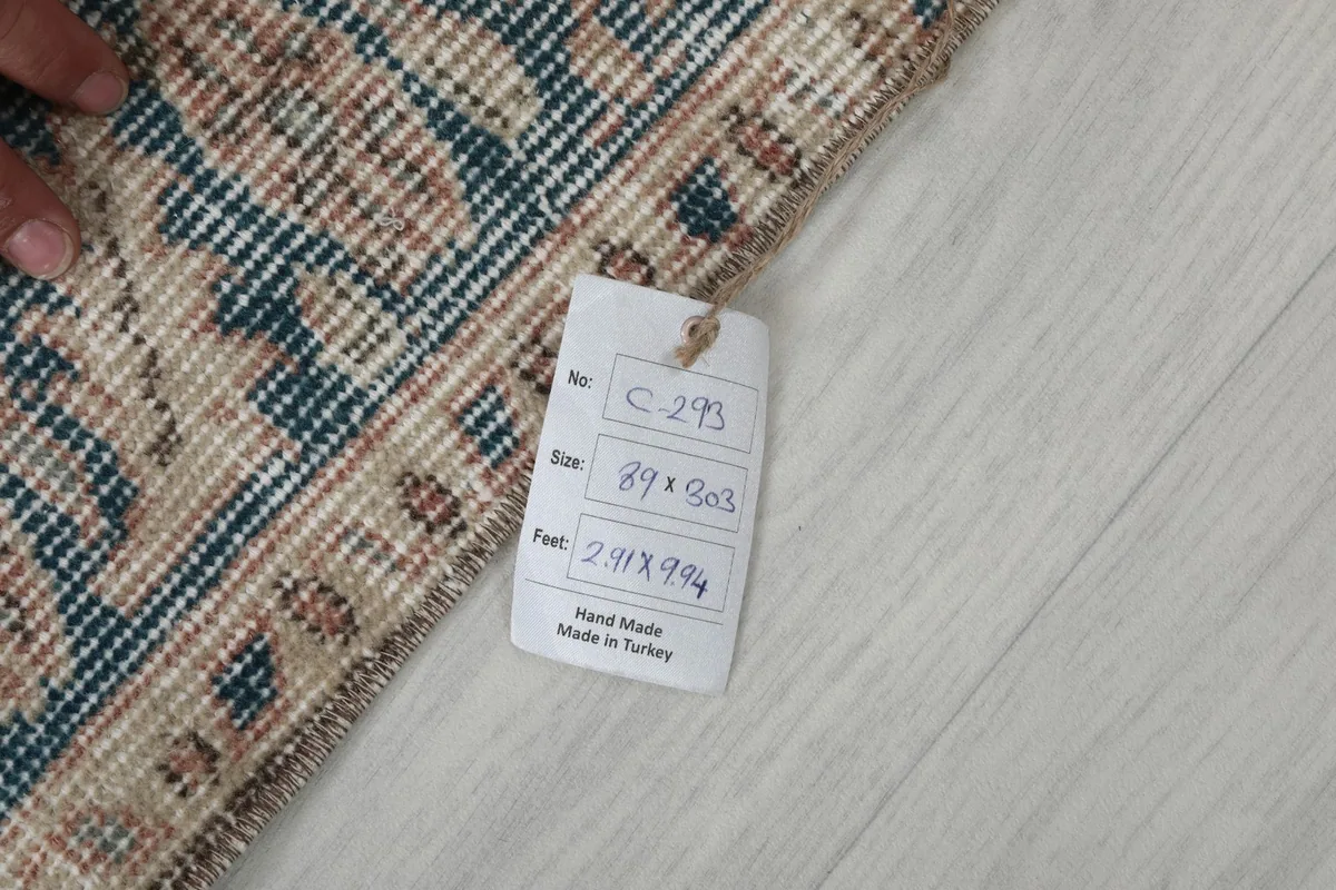 Tag displaying the rug's size and origin, confirming it is hand-made in Turkey