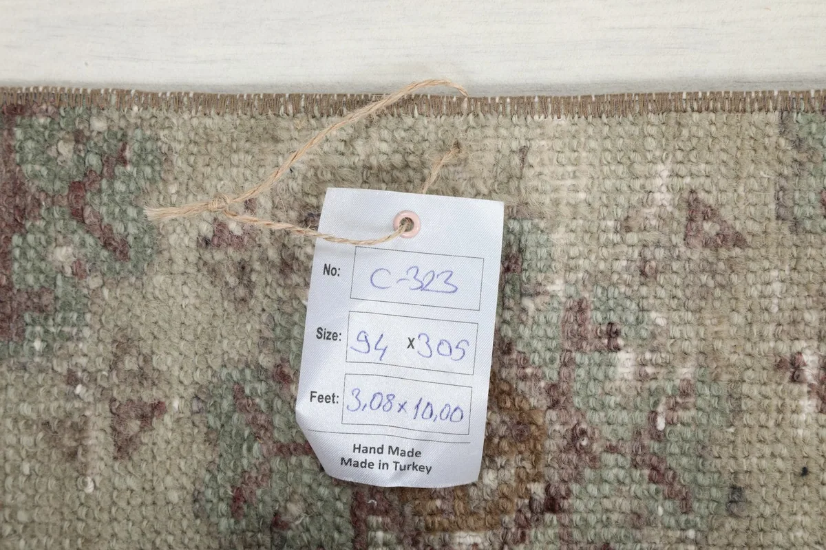 Rug tag displaying the dimensions 94 x 305 cm and 3.08 x 10.00 feet, confirming its hand-made origin in Turkey.