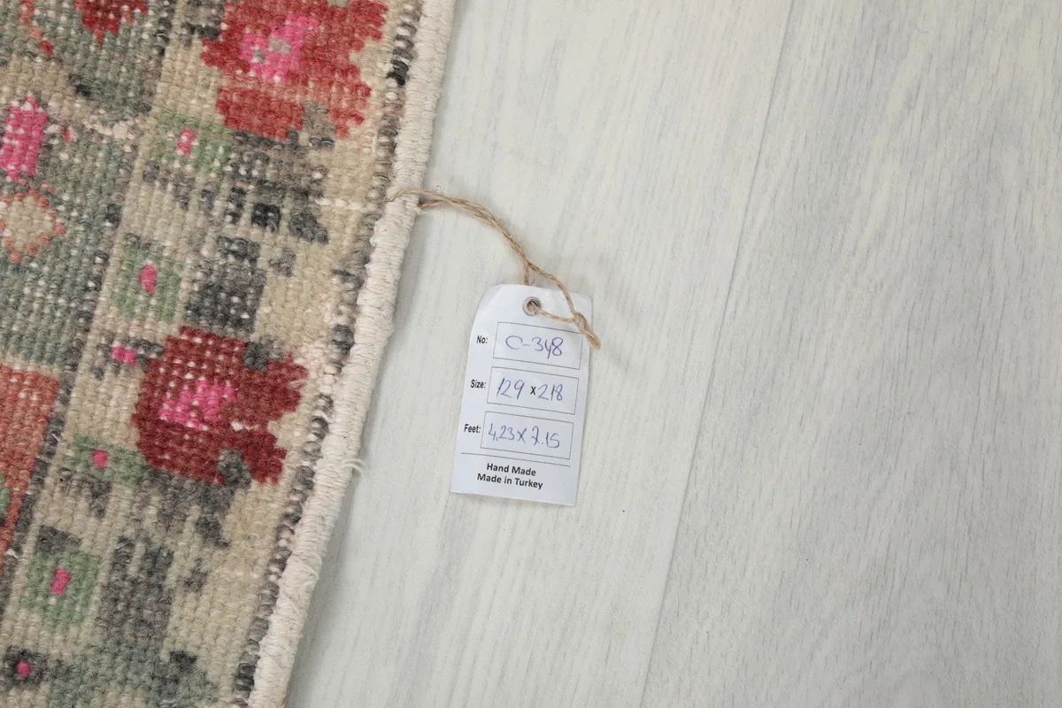 Image showing the product tag with size and origin information attached to the rug's edge.