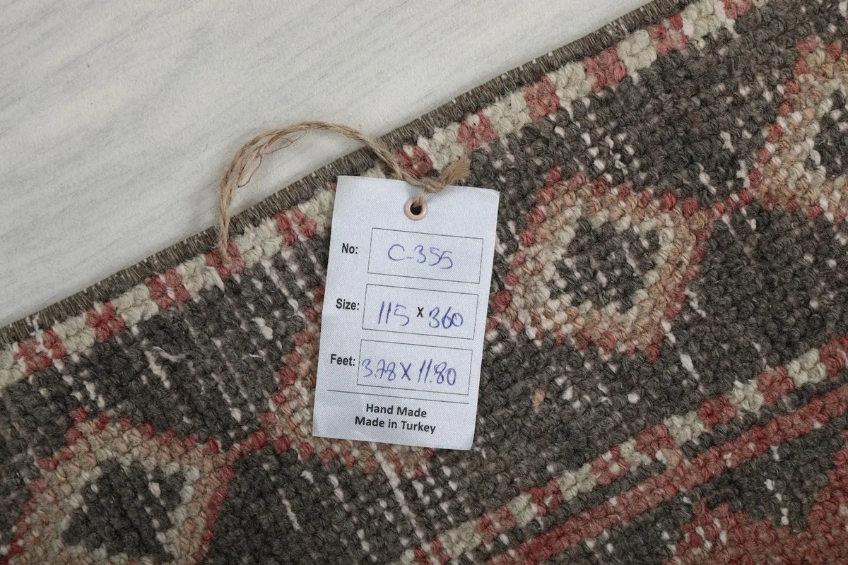 Product tag displaying the rug's dimensions and origin information